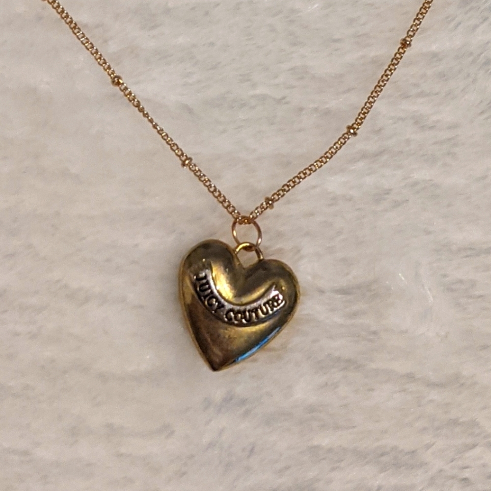 Heart pendant necklace